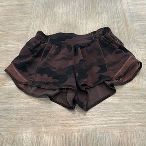 Lululemon Hotty Hot Low-rise 2.5” Short Camo Brown Earth Multi